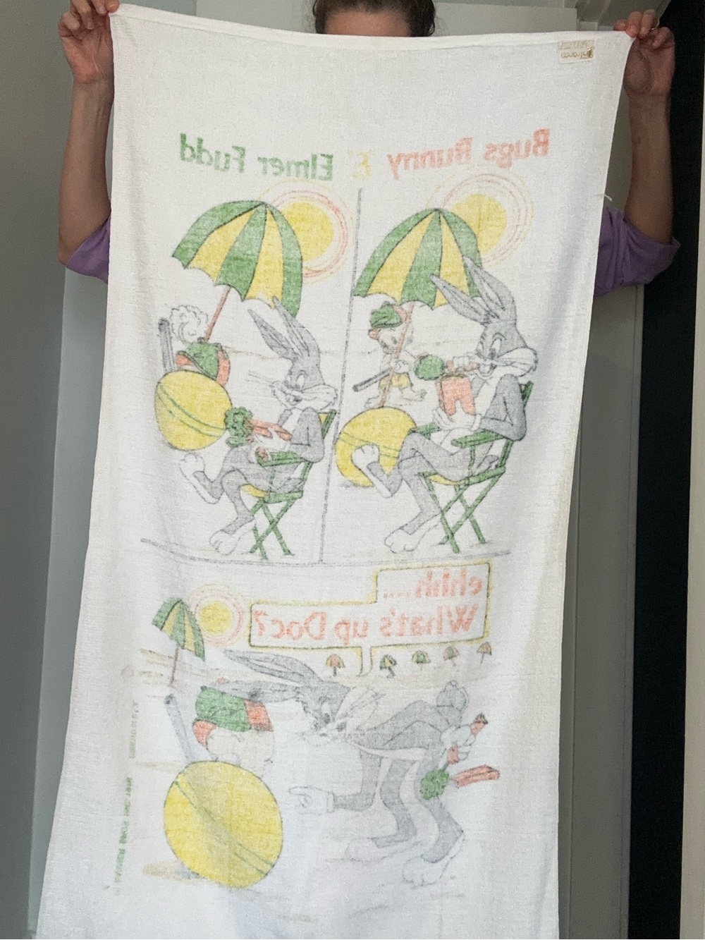 Vintage 1978 Bugs Bunny & Elmer Fudd Beach Towel - White with Yellow & Green - Picture 6 of 7